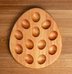 Plateau à œufs en bois d'acacia, plateau à œufs avec 10 compartiments, fabriqué à la main pour servir des œufs farcis, utilisation manuelle uniquement - Product Image 6
