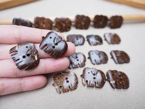 Bijoux et accessoires en coquille de noix de coco faits à la main, écologiques et chics - Product Image 3