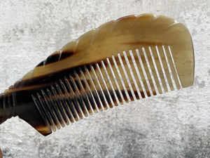 Peine de cuerno de búfalo más vendido para el cuidado del cabello Peine de cuerno natural de tamaño personalizado con embalaje personalizado de la India - Product Image 2