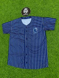 Camiseta Deportiva de Béisbol Personalizada con Rayas Azules, Sublimada, Transpirable, de Secado Rápido, Cuello en V, Manga Corta, con Nombre del Equipo y Letras - Product Image 3