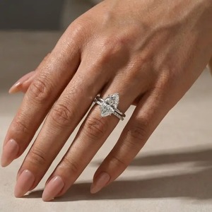 Anillo de Compromiso Solitario de Moissanita 925 de 4.0 Quilates con Corte Marquesa y Banda Pavé en Oro Blanco Chapado con Certificado IGI - Product Image 3