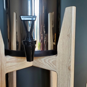 Support de filtre à eau en bois naturel pour purificateur d'eau à gravité, avec pieds robustes, support équilibré et design vertical gain de place - Product Image 2