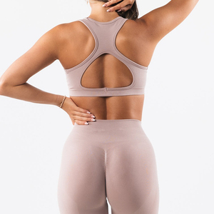 Nuevas llegadas: Sujetador deportivo de yoga para mujer con logo personalizado, de alta sujeción, sin costuras, de spandex/poliéster, de secado rápido, transpirable, soporte medio. - Product Image 4