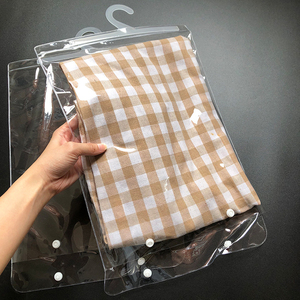 Bolsas de plástico transparentes personalizadas con botones para camisetas, calcetines, ropa y prendas de vestir, organizador colgante para ropa. - Product Image 2