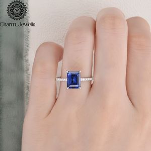 Bague de fiançailles classique pour femme en argent plaqué or rose 18 carats avec moissanite taille coussin et sertissage à griffes - Product Image 1
