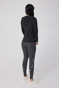 Ensemble de vêtements de sport respirant en spandex et polyester sans couture : veste de yoga à capuche noire avec fermeture éclair intégrale et leggings taille haute avec trous pour les pouces - Product Image 3