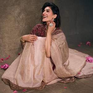 Saree de créateur pour femmes avec paillettes et bordure en dentelle brodée Jari Dori Beautiful Blouse & Shirt - Product Image 6