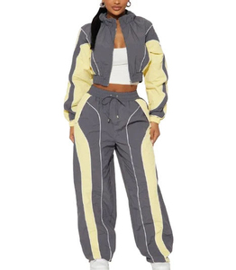 Ensemble de survêtement coupe-vent lourd personnalisé OEM pour femme, veste zippée et pantalon en polyester, style streetwear - Product Image 1