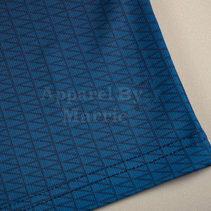 Tenue de football fabriquée en tissu respirant conçu pour garder les joueurs au frais et au sec pendant les matchs de football intenses - Product Image 4