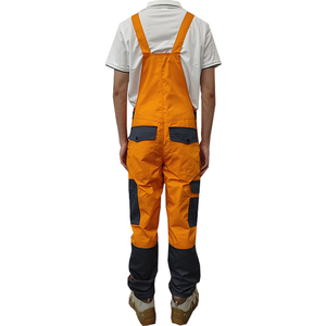 Ensemble de vêtements de travail imperméables en microfibre orange et noir avec pantalon, salopette et veste pour une utilisation en extérieur - Product Image 4