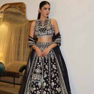Lehenga Choli de seda Chinon negra con lentejuelas Zari y trabajo Dori, semicosturado, con Dupatta bordada, precio al por mayor de Royal Export - Product Image 1
