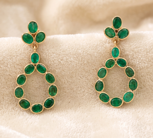 Pendientes de Oro Amarillo de 18k con Esmeralda Ovalada Natural y Diseño de Trébol en Forma de Lágrima, Joyas Memoria, Venta al Por Mayor - Product Image 4