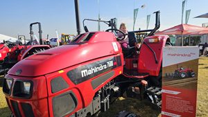 Tracteur agricole Mahindra 275 DI XP Plus 2 roues motrices, diesel, avec hydraulique avancée et moteur à faible consommation de carburant - Product Image 5