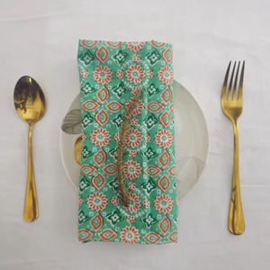 Serviette de table en coton imprimée à la main avec motifs floraux, brodée, réutilisable, pour les dîners, les réunions et la décoration de table festive - Product Image 6
