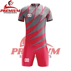 Uniforme de football pour hommes respirant de qualité supérieure OEM, manches courtes, logo personnalisé, couleur unie, tissu 100% polyester - Product Image 6