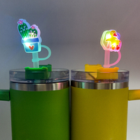 Couvercle de paille en silicone lumineux LED amovible à motif de dessin animé pour gobelet, idéal pour les fêtes, vente en gros, personnalisable