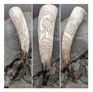 Cuerno de Bebedero de Cuerno de Búfalo Europeo Medieval Grande, Tallado a Mano y Pulido, Estilo Náutico, Artesanía Natural para Navidad y Bodas - Product Image 1