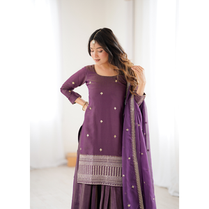 Elegante conjunto de kurta y lehenga para mujer en seda chanderi romana pura con brillo, con dupatta bordada con lentejuelas y trabajo dori jari. - Product Image 2