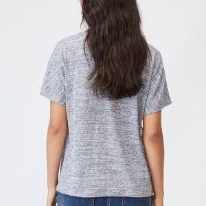 T-shirt pour homme à coupe classique, logo brodé personnalisé sur le devant, col en V court élégant, manches courtes, tissu tricoté respirant, formel - Product Image 6