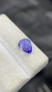 Pierre de Tanzanite Naturelle Certifiée, Coupe Poire, Couleur et Lueur Exceptionnelles, Zoisite Naturelle, 2,14 Carats, Propre à la Loupe - Product Image 5