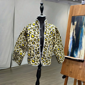 Edredón Reversible de Algodón Acolchado con Estampado Sanganeri Kantha, Hecho a Mano en Jaipur, India, Ecológico, con Estampado Animal, para Mujer, Primavera, Otoño e Invierno - Product Image 3