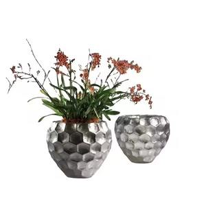 Vases à fleurs modernes et élégants en métal pour la décoration de table - Product Image 5