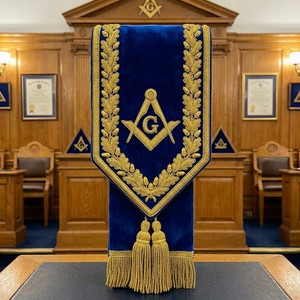 Écharpe maçonnique en velours violet avec emblème clé de Saint-Pierre, broderie à la main en fil d'or, bordure à motif clé grecque, franges personnalisées pour la régalia du Royal Arch - Product Image 6