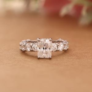 Anillo de Diamante Moissanita para Mujer, Diseño en Forma de Esmeralda, Plata de Ley 925, Joyería Nupcial - Product Image 3