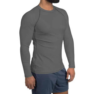 Producto de moda con logotipo personalizado impreso, camiseta de protección solar para hombre, último diseño, camisetas de protección solar para gimnasio y fitness para hombre, para ropa deportiva. - Product Image 6