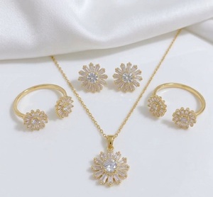 Pendientes de Oro Sólido 14K con Diamantes Cultivados en Laboratorio, Diseño de Girasol y Margarita, para Mujer - Product Image 4