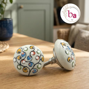 Boutons de meuble ronds en porcelaine Ba avec motif à pois colorés, style traditionnel, poignées de meubles de cuisine durables et écologiques - Product Image 1