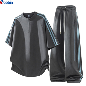 Nuevo Conjunto Deportivo Unisex Estilo Casual de Verano para Hombre, Top Negro de Manga Corta con Media Cremallera y Cuello Redondo a Rayas - Product Image 3