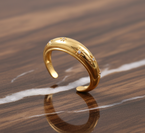 Bague pour femme en argent sterling 925 plaqué or, ajustable, avec étoiles classiques serties en clos et zircone cubique blanche - Product Image 5