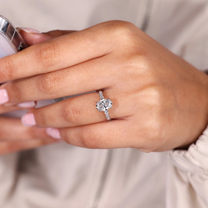 Anillo de Compromiso con Diamante Cultivado en Laboratorio de Corte Oval de Siete Piedras con Piedras Laterales en Forma de Pera, 1.65 Quilates, Oro de 14k, Joyería para Bodas y Fiestas - Product Image 6