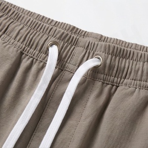 กางเกงขาสั้นผู้ชาย ผ้าไหมน้ำแข็งบางเบา ใส่สบายช่วงฤดูร้อน เอวกลาง แห้งเร็ว คุณภาพสูง ทรงสามส่วน แฟชั่นสปอร์ต ลำลอง มีกระเป๋า - Product Image 4