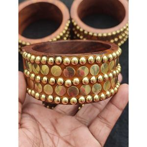 Ensemble de bracelets en bois traditionnels faits à la main pour femmes, accessoires de mode ethniques avec des éléments de bijouterie - Product Image 1