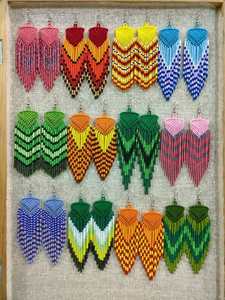 Boucles d'oreilles élégantes en perles de verre pour tenue de mariage, rehaussant un look sophistiqué avec des détails perlés légers - Product Image 4