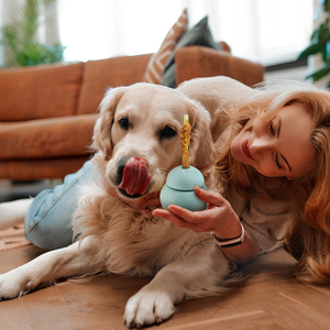 Juguete para Perros, Dispensador de Golosinas, Juguete Masticable Interactivo de Plástico para Mascotas, Tamaño Regular, Fácil de Limpiar - Product Image 1