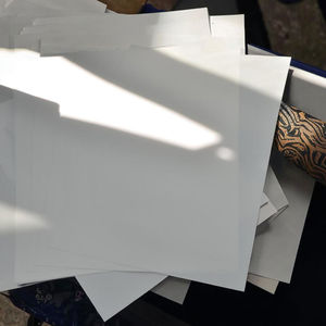 Feuilles de papier en pâte de bois fiables, format A4, pour impression laser haute vitesse et sortie de texte noir nette, en rames en vrac - Product Image 2