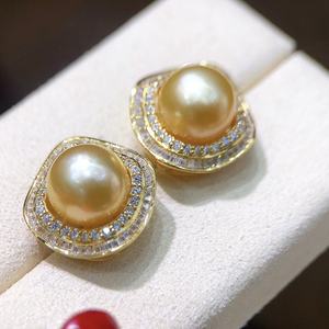 Boucles d'oreilles fines en argent sterling 925 plaqué or 18 carats avec perle naturelle ronde de 12-11 mm, style polyvalent exquis, presque sans défaut - Product Image 3