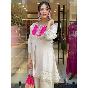 ชุดเสื้อและกางเกงผู้หญิงดีไซเนอร์ พร้อมงานปักลายและประดับด้วยเลื่อม - Product Image 4