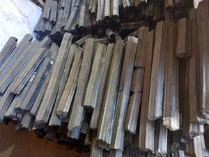 Carbón de Aserrín de Madera 100% Hexagonal - Venta al por Mayor de Carbón de Aserrín - Carbón para Parrilla de Barbacoa Directamente de Fábrica - Product Image 2