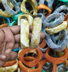 กำไลข้อมือเรซิ่นหลากสีสไตล์วินเทจลายหยกจาก SAMI HANDICRAFTs เครื่องประดับสำหรับทุกเพศ - Product Image 2