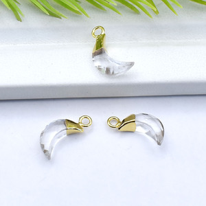 Delicado Colgante de Cuarzo Transparente en Forma de Luna Creciente |   Amuleto de Luna Chapado en Oro de 5x16mm, Elegante Regalo de Joyería - Product Image 2