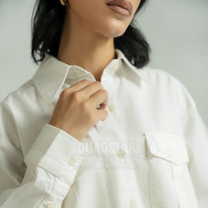 Tops Casuales de Mujer en Color Sólido de Alta Calidad, Corte Regular, Logotipo Personalizado Impreso en la Parte Delantera, Diseño Simple, 100% Algodón - Product Image 5