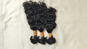 Cabello Remy Indio Natural de 20 Pulgadas, Textura Rizada, Cabello a Granel Sin Procesar, Paquetes de 100 Gramos, Comprado en Indian Temple Hairs - Product Image 2