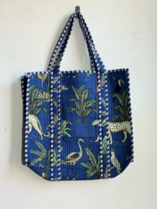 Sac fourre-tout matelassé imprimé jungle bleue, style bohème, en toile, ouvert, pour le shopping, utilisable toute l'année - Product Image 1
