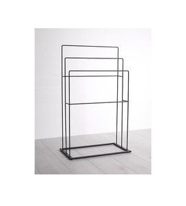 Porte-serviettes autoportant en métal noir minimaliste à plusieurs cadres, organisateur de salle de bain, compact, gain de place, structure élégante - Product Image 1