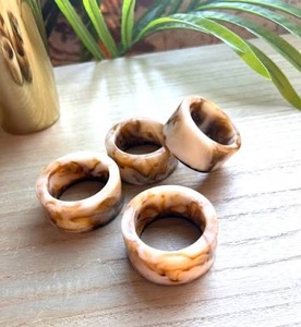 Anneaux de serviette en résine écologiques faits à la main, personnalisés pour la fête des mères, Pâques, mariages, fêtes, décoration de table de restaurant - Product Image 1