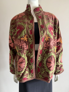 Abrigo de Mujer de Algodón con Cuello Mandarín y Bordado Floral a Mano, Estilo Boho Chic Vintage de Jaipur Suzani, Manga Larga, Tela de Lona y Terciopelo Vintage - Product Image 4